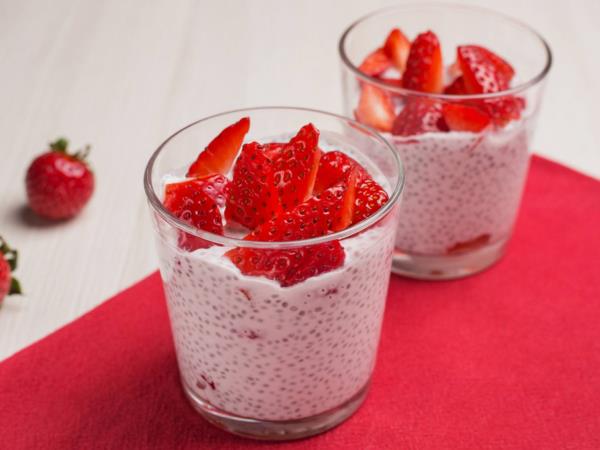 Napitek iz jagod in chia semen za razstrupljanje